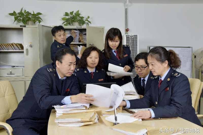 聚光燈下的暗影 揭開(kāi)演出經(jīng)紀(jì)行業(yè)偷稅漏稅的面紗